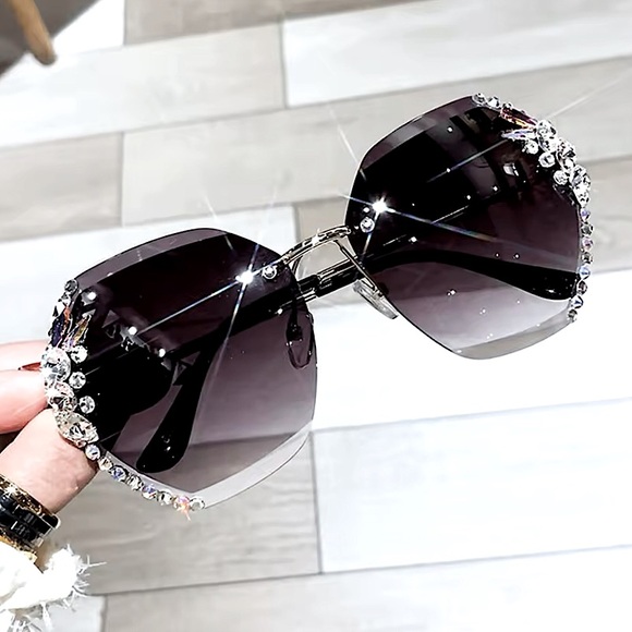 Dark grey tinted crystal rhinestone sunglasses - Picture 4 of 8